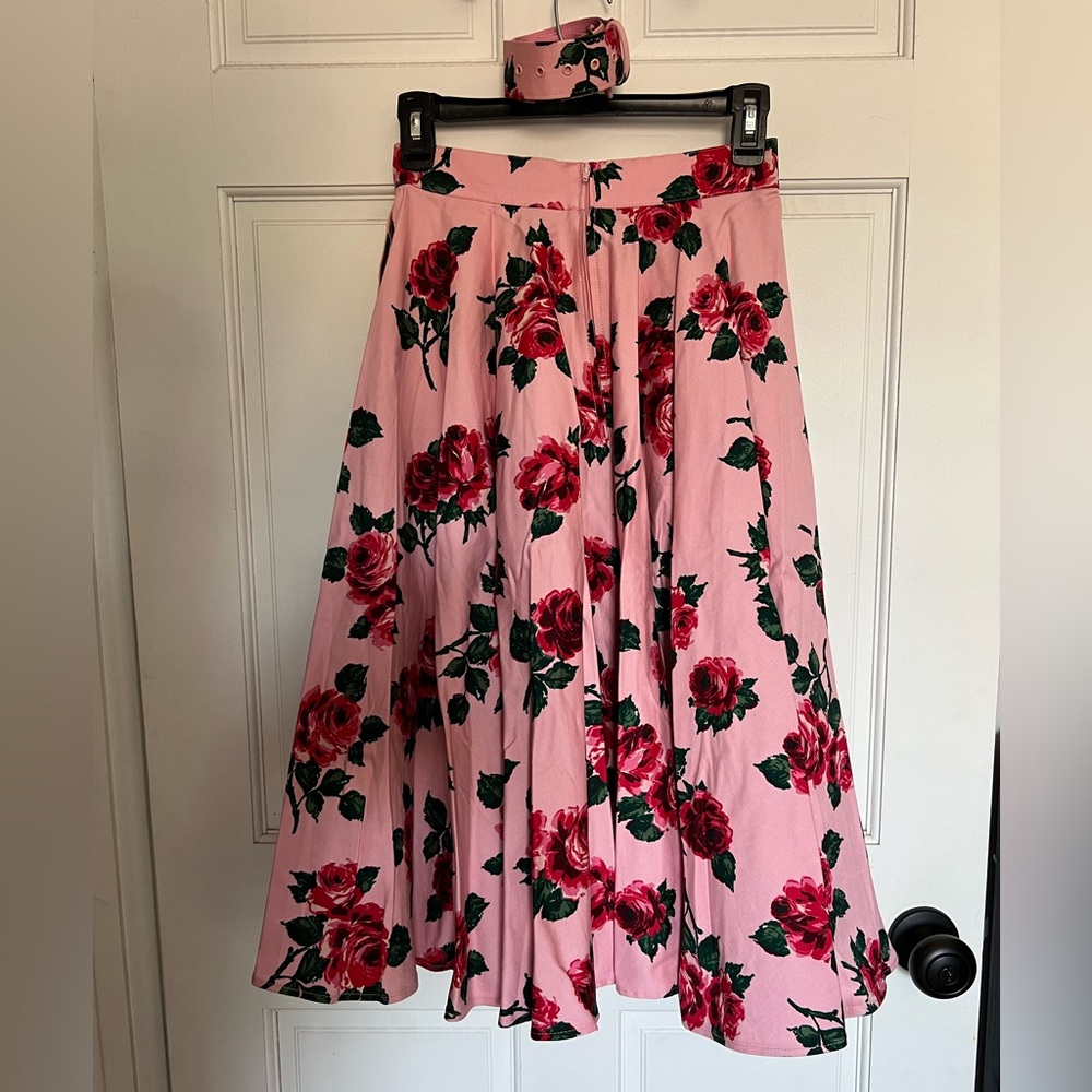 Vixen Swing Skirt in Pink Vintage Roses print - Picture 3 of 8